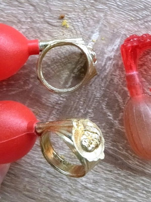Water-squirting rings like new, 70s festive vintage