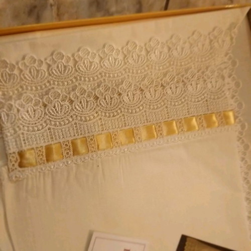 Double sheet with lace and two pillowcases new for double bed