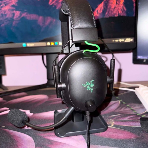 Razer Blackshark V2 Gaming Headset used with USB sound card wired