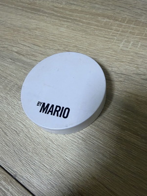Make Up by Mario bronzer used, light medium