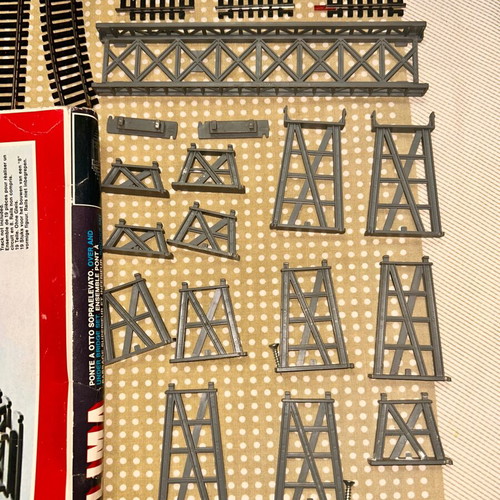 Lima H0 Train Tracks used, Italian, pack with 16 bridge pieces