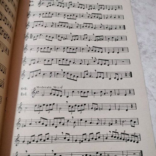 Des Solfèges music book
