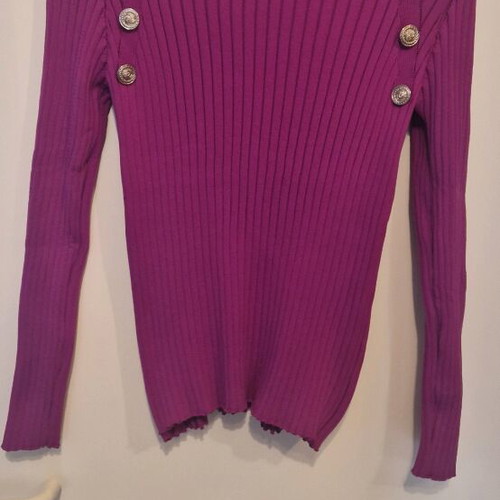 Knitted sweater magenta like new, one size, elastic