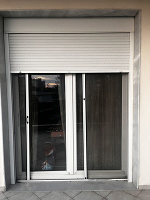 Μπαλκονόπορτα 1,80x2,40 με ρολό και σίτα, σαν καινούργιο