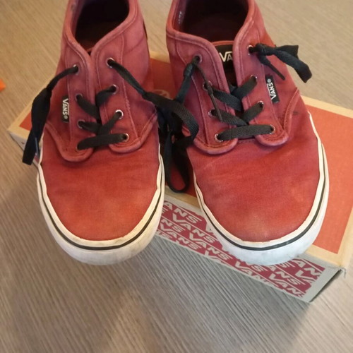 Vans athletic shoes used, size 39, burgundy