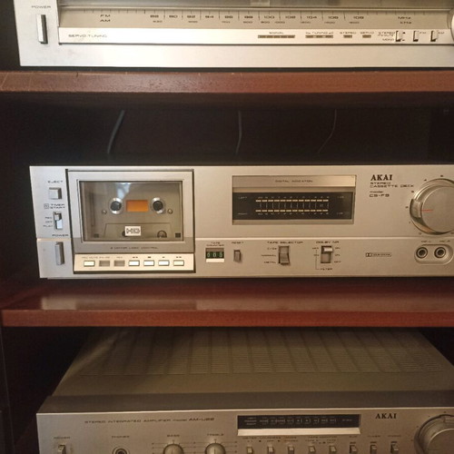 Akai stereo sound system like new, 3 pieces