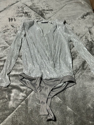 Donna silver sequin bodysuit like new size Large