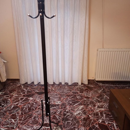 Black floor coat rack used, 1.77 m height, metal frame