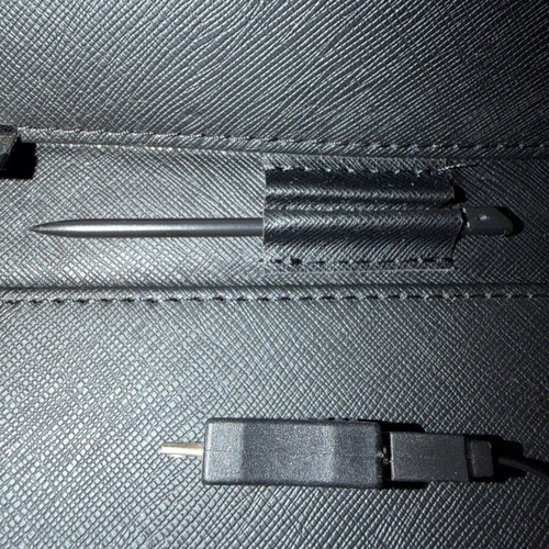 Tablet keyboard case with stylus compatible with all brands, like new