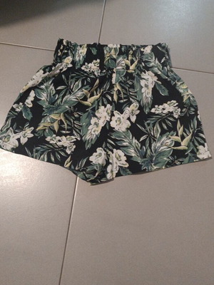 High-waisted shorts for girls 10-11 years like new, black and green