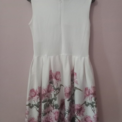 White floral dress like new, polyester, size M