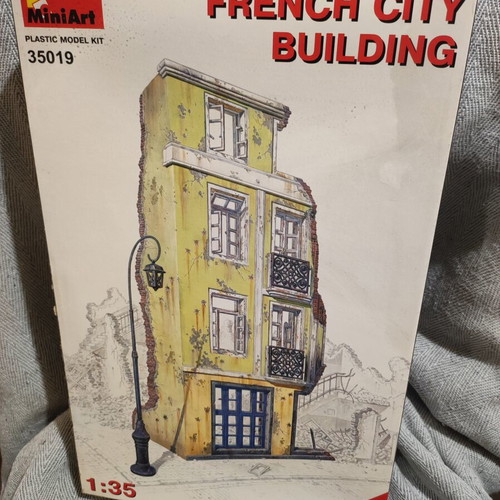 MiniArt 35019 French City Building plastic model kit like new