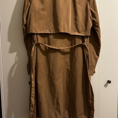 Zara trench coat used with printed lining and satin texture size M