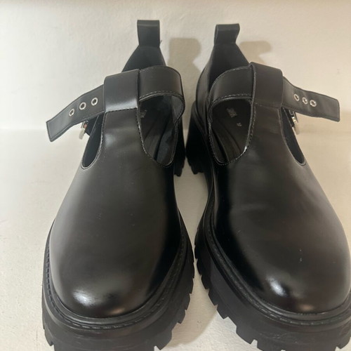 Zara women's shoe new, black, lug sole, size 37
