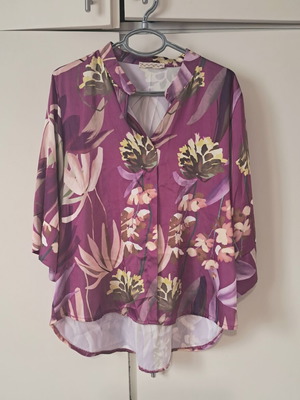 Satin blouse with floral pattern, new, one size fits medium to 2XL