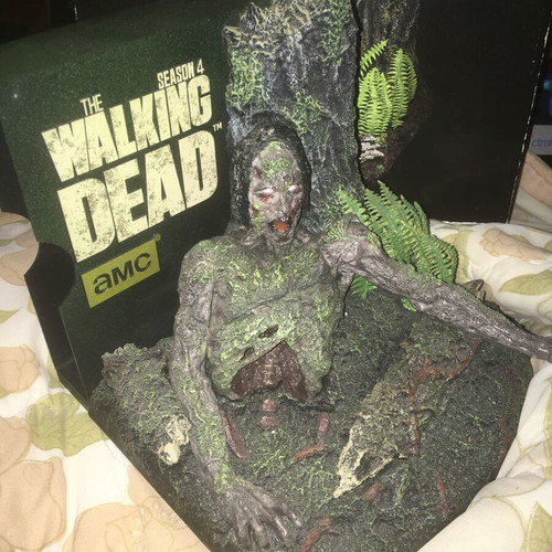 Walking Dead collectible figure season 4 1/4 like new