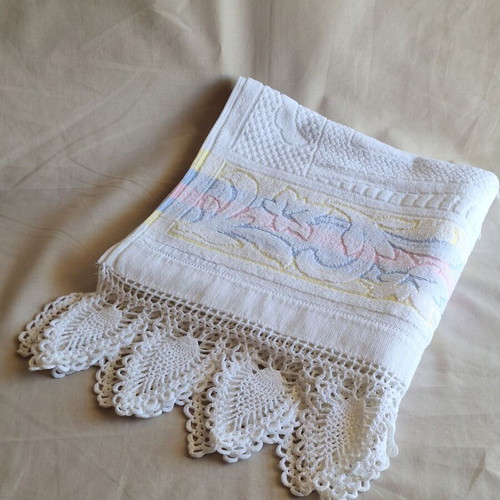 Vintage cotton bath face towel with handmade crochet lace border Indanthren