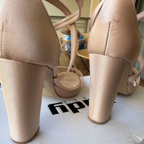 Lady Shoes high-heeled sandals like new, size 39, beige