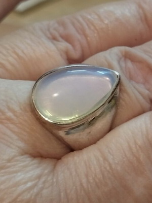 Stone ring with imitation moonstone, like new, Elegance silver color