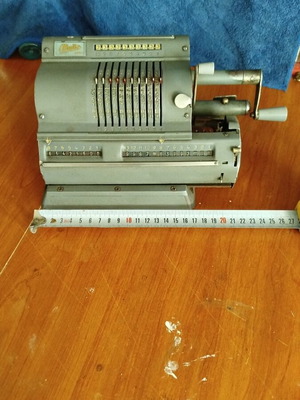 Multo vintage mechanical pinwheel calculator