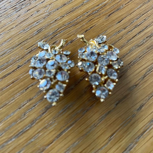 Vintage grape earrings new, white and gold