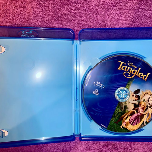 Tangled Blu-ray Disc like new, dubbed