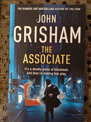The Associate by John Grisham like new foreign language book