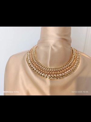 Knitted choker necklace like new in passepartout color