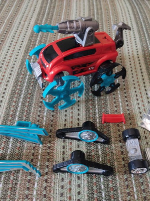 Hot Wheels toy car used with removable parts and pull-back mechanism