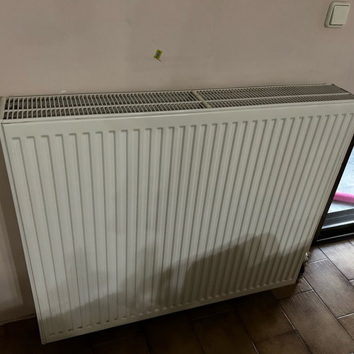 Delonghi radiator set of 2 like new, 22/900/1100, 2900 kcal/h