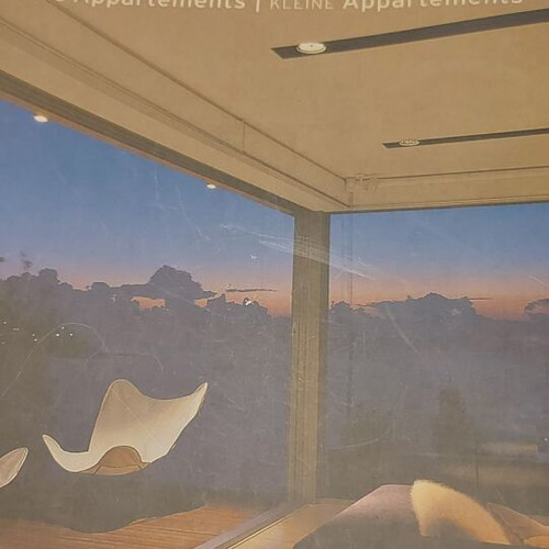Book for Small Apartments like new, English and French