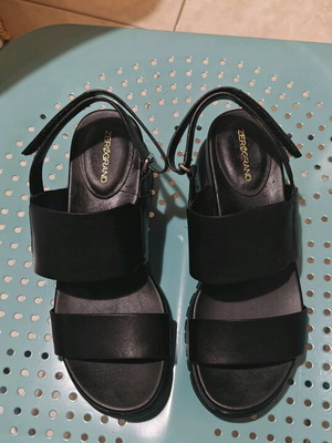 Cole Haan women's black sandals like new, size 35.5