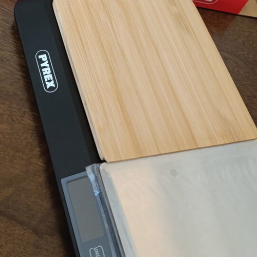 Pyrex kitchen scale and cutting board set unused