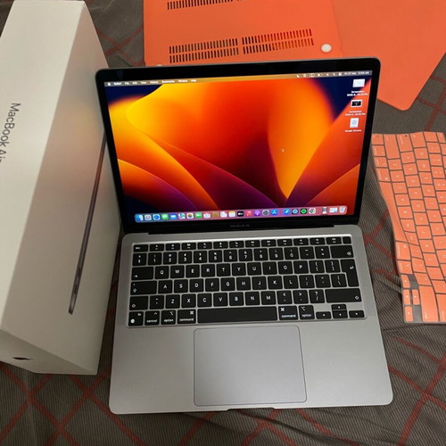 MacBook M1 like new with cases and keyboard protector