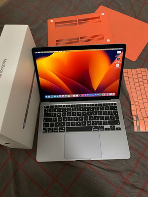 MacBook M1 like new with cases and keyboard protector
