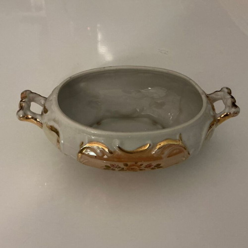 Vintage porcelain with gold details like new, collectible piece