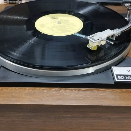 JVC VL5 turntable used with small crack on cover