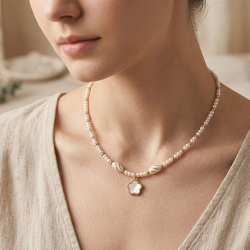 Handmade necklace with pearls and gold flower like new, beige