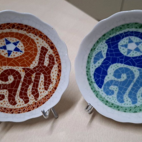 Decorative porcelain plates new, set of 2 pieces