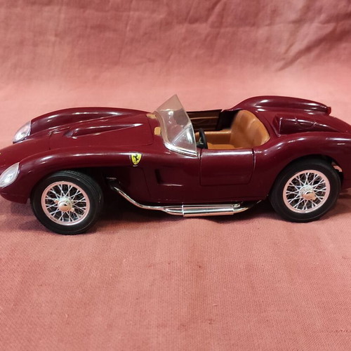 Ferrari 250 Testa Rossa 1958 metal model scale 1:18 new