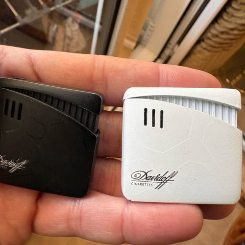 Davidoff lighters like new, set of 2