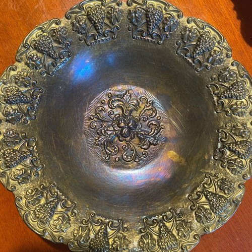 Silver-plated copper plate like new with vine or flower motif