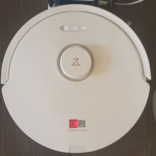 Roborock Q8 Max robot vacuum with laser mapping and 5500Pa suction, white