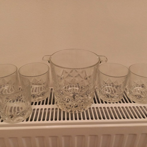 Whiskey glass set 5 pieces and ice bucket like new