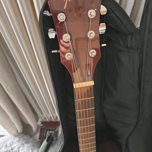 Fender electroacoustic guitar like new with accessories