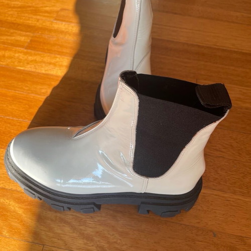 Leather ankle boots like new, black and white, size 37