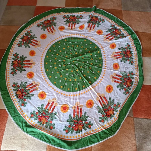 Christmas tablecloths like new, pack of 2 pieces