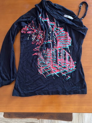 PNK no s-m blouse used, 100% viscose, one long sleeve and one strap
