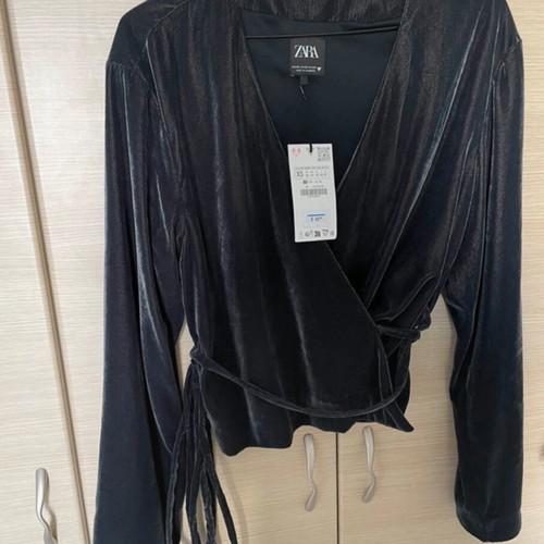 Zara blouse new, very dark gray with laces
