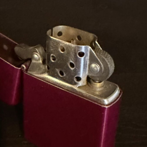 Zippo Burgundy Red lighter USA 2008 like new